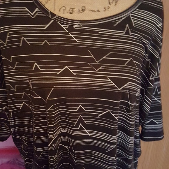 XL lularoe black and white irma. Like new - Picture 2 of 3